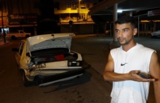 Park halindeki araca çarpıp kaçtı, düşen plakasıyla...