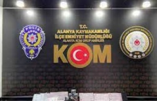 Piyasa değeri 300 bin TL olan kaçak elektronik ürünler...