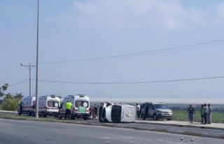 Serik'te banka para nakil aracıyla otomobil...