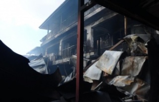 Soğuk hava deposundaki yangında 9 daire ve 100 ton...