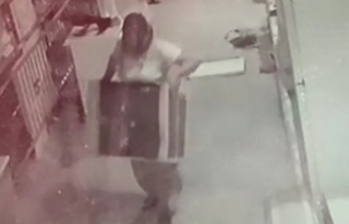 50 kiloluk klima motorunu tek başına çalan kadın...