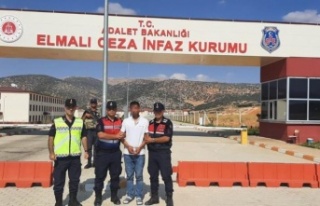 6 yıl hapis cezası bulunan şüpheli jandarmaya...