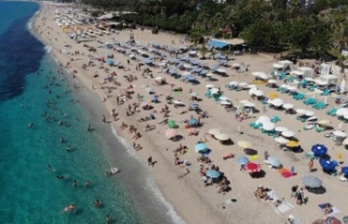 Alanya sahillerinde hafta sonu yoğunluğu yaşanıyor
