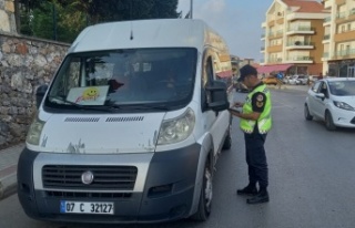 Alanya’da jandarmadan servis araçlarına denetim