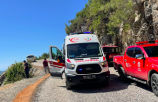 Alanya’da otomobil uçuruma yuvarlandı