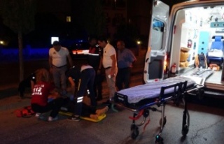 Antalya'da devrilerek sürüklenen motosikletin...