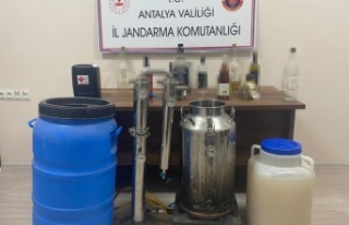 Antalya'da sahte alkol üreticilerine jandarmadan...