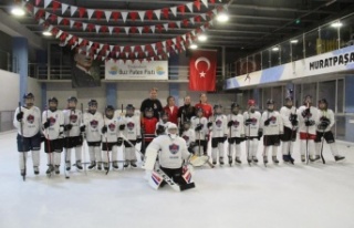 Antalya'nın tek buz hokeyi takımı sezona hazırlanıyor