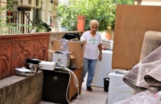 Antalya’da 4 çocuk annesi kadın eşyalarıyla...