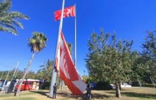 Antalya’da yenilenen dev Türk bayrağı ve Antalyaspor...