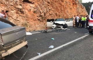 Antalya’da zincirleme trafik kazası: 4 yaralı
