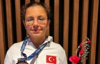 Antalyasporlu genç kulaçtan, Dünya üçüncülüğü