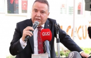 Başkan Böcek yeni eğitim öğretim yılını öğrencilerle...