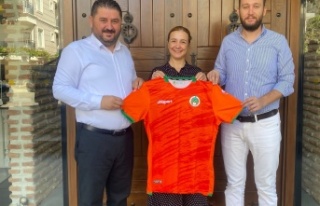 Başkan Gömeç'ten Güllerpınarı Mahalle Muhtarı'na...