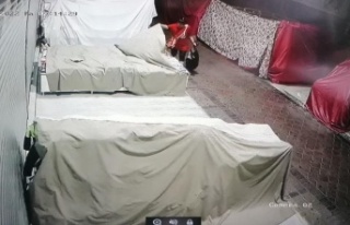 Çaldığı çantayı beğenmeyip başka dükkandaki...