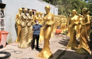 Depoda muhafaza edilen Altın Portakal heykellerini...