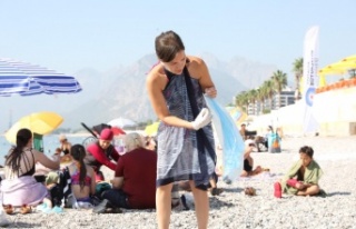 Dünya Temizlik Günü’nde Konyaaltı sahili temizlendi