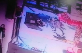 Engelli bandına ayağı takılan yaşlı turist yere...