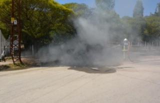 Hareket halindeki otomobil yandı