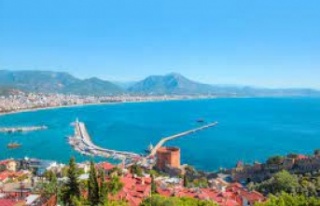 Hollandalı turistler Alanya’dan memnun