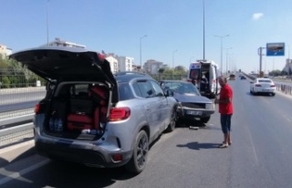 İki otomobil çarpıştı: 3 yaralı