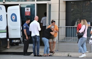 Kontrolden çıkan otomobil sürücüsü genç kadın...