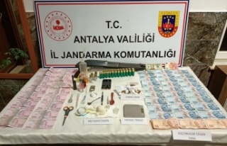 Motosikletle uyuşturucu madde dağıtan şüpheliler...