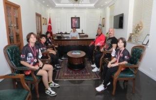 Muaythai şampiyonlarından Kaymakam Ürkmezer’e...