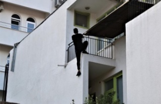 Polislere 2 saat ecel teri döktürdü, dondurma yiyerek...