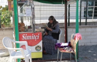 Alanya'da 18 yıldır simit tezgahıyla hem cezaevindeki...