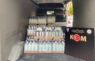 Alanya'da 3 bin 150 şişe kaçak içki ele geçirildi