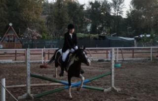 Alanya'da yaşayan Rus uyruklu çocuklar binicilik...