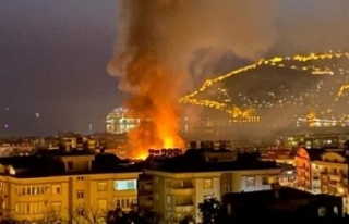 Alanya Ticaret Lisesi cayır cayır yanıyor