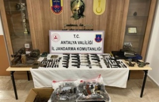 Antalya'da 22 adet ruhsatsız tabanca ele geçirildi