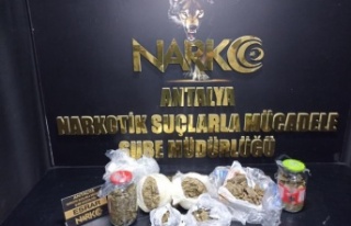 Antalya'da 3 kilo 800 gram uyuşturucu madde...