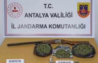 Antalya'da yarım kilo uyuşturucu ele geçirildi