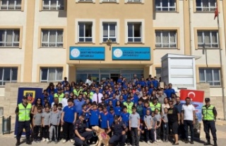 Antalya'dan jandarmadan 12 bin 500 öğrenciye...