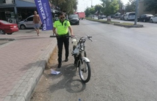 Antalya’da iki motosiklet çarpıştı, sürücüler...