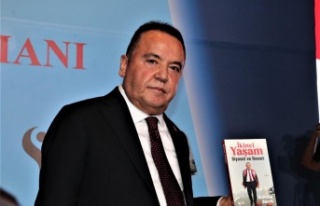 Başkan Böcek, hasta yatağında yaşadığı siyasi...