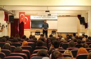 Başkan Yücel öğrencilerin sorularını yanıtladı