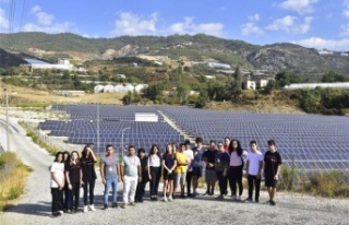 Çevre dostu liseli öğrenciler GES'i ziyaret...