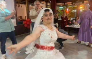 Down sendromlu görümcesini, temsili düğün ile...