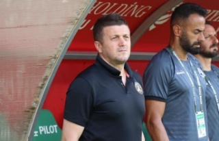 Hakan Keleş: “İlk dakikalarda bir kırmızı kart...