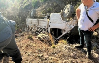 Kamyonet şarampole yuvarlandı, sürücü feci şekilde...