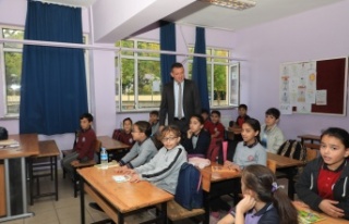 Kaymakam Ürkmezer'den okul ziyareti