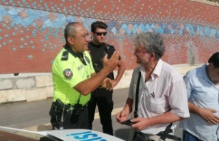 Kazaya karışan sürücü trafik polislerini adeta...