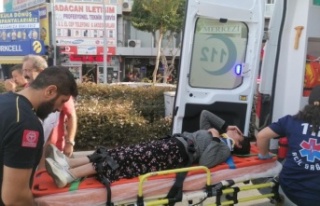 Yaya geçidinde otomobilin çarptığı genç kız...