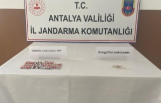 Yol kontrol noktasında durdurulan araçtan uyuşturucu...