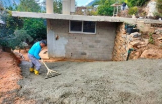 Akçatı Mahallesi'nde engelli anne oğulun yol...