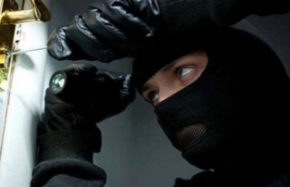 Alanya’da eve giren hırsız 33 bin TL çaldı